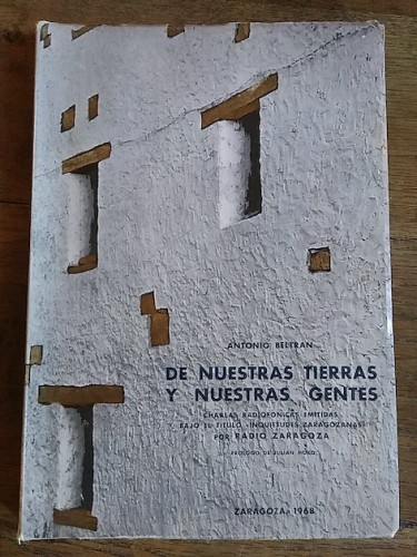 Portada del libro de DE NUESTRAS TIERRAS Y NUESTRAS GENTES. Charlas radiofónicas emitidas bajo el título 