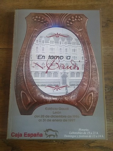 Portada del libro EN TORNO A GAUDÍ. Catálogo de exposición en edificio Gaudí, León, 1997