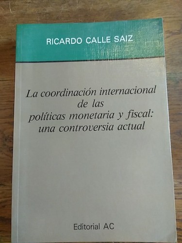 Portada del libro de La coordinación internacional de las políticas monetaria y fiscal: una controversia actual (Spanish...