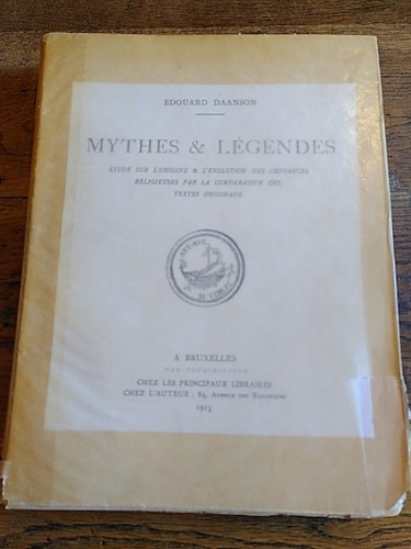 Portada del libro de MYTHES & LÉGENDES. Étude sur l'origine & l'evolution des croyances religieuses par la comparaison des...
