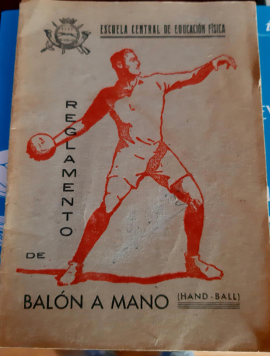 Portada del libro de REGLAMENTO DE BALÓN A MANO (HAND BALL)