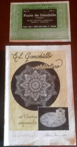 Portada del libro de 1.- EL GANCHILLO ARTISTICO. 12 CENTROS ORIGINALES. ALBUM Nº 1450. EL DIBUJANTE. 2.- LABORES BEYER PARA...