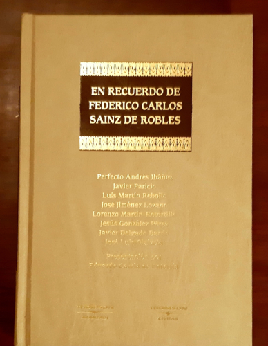 Portada del libro de En recuerdo de Federico Carlos Sainz de Robles.