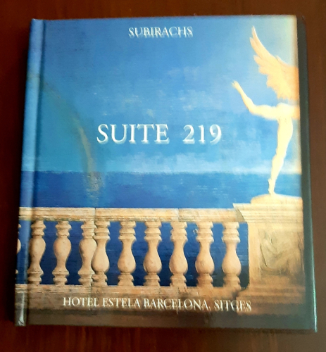 Portada del libro SUITE 219 HOTEL ESTELA BARCELONA SITGES- SUBIRACHS- TRILINGÜE: Catalá, español, inglés