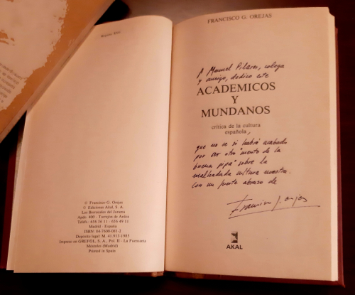 Portada del libro de ACADEMICOS Y MUNDANOS. CRITICA DE LA CULTURA ESPAÑOLA.