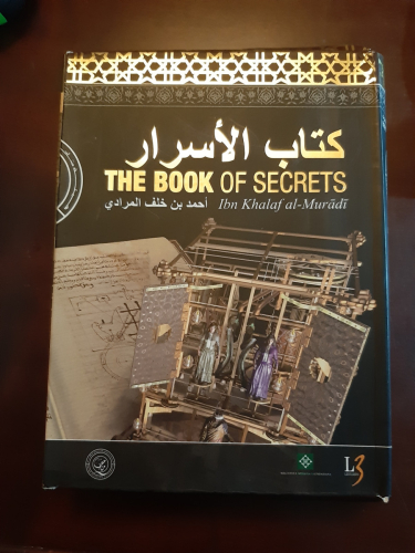 Portada del libro de The Book of Secrets. In the results of ideas. Incredible machines from 1000 years ago. edición inglesa...