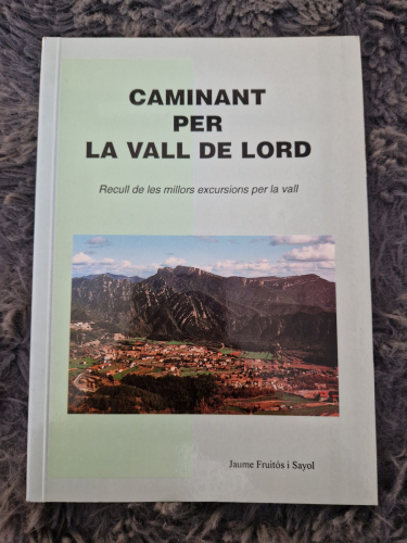 Portada del libro de Caminant per la Vall de Lord. Recull de les millors excursions per la vall.
