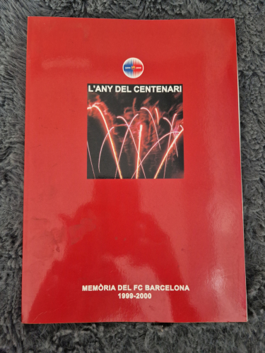 Portada del libro de L'any del centenari. Memòria del FC Barcelona 1999-2000
