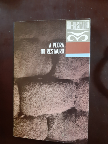 Portada del libro de A pedra no restauro