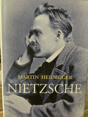 Portada del libro de NIETZSCHE