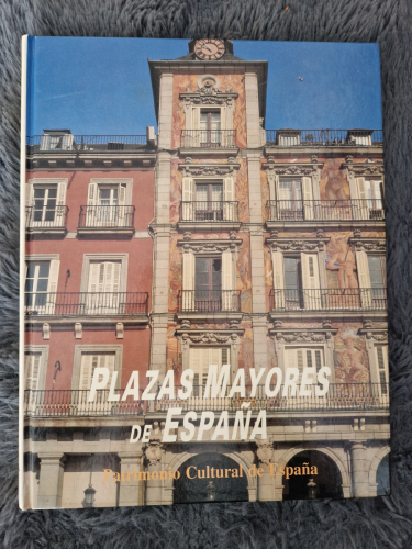 Portada del libro de Plazas Mayores de España. Patrimonio cultural de España