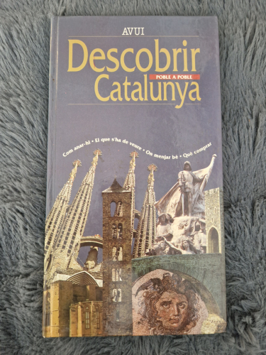 Portada del libro de Descobrir Catalunya poble a poble