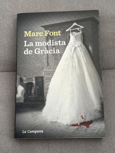 Portada del libro de La modista de Gràcia