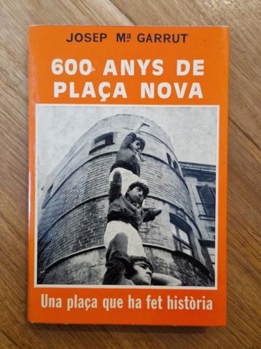 Portada del libro de 600 anysde Plaça Nova. Una plaça que ha fet història