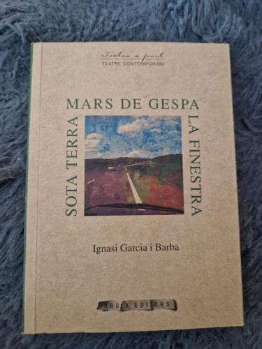 Portada del libro de Sota terra- Mars de gespa - La finestra