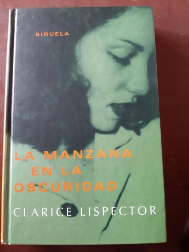 Portada del libro de La manzana en la oscuridad