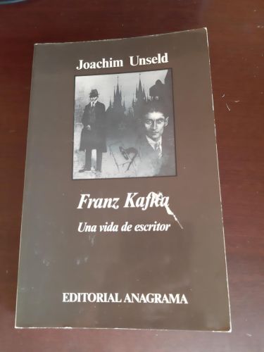 Portada del libro de Franz Kafka. Una vida de escritor. Historia de sus publicaciones.