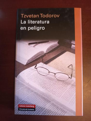 Portada del libro de La literatura en peligro